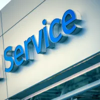 red arrow hitting blue sales target